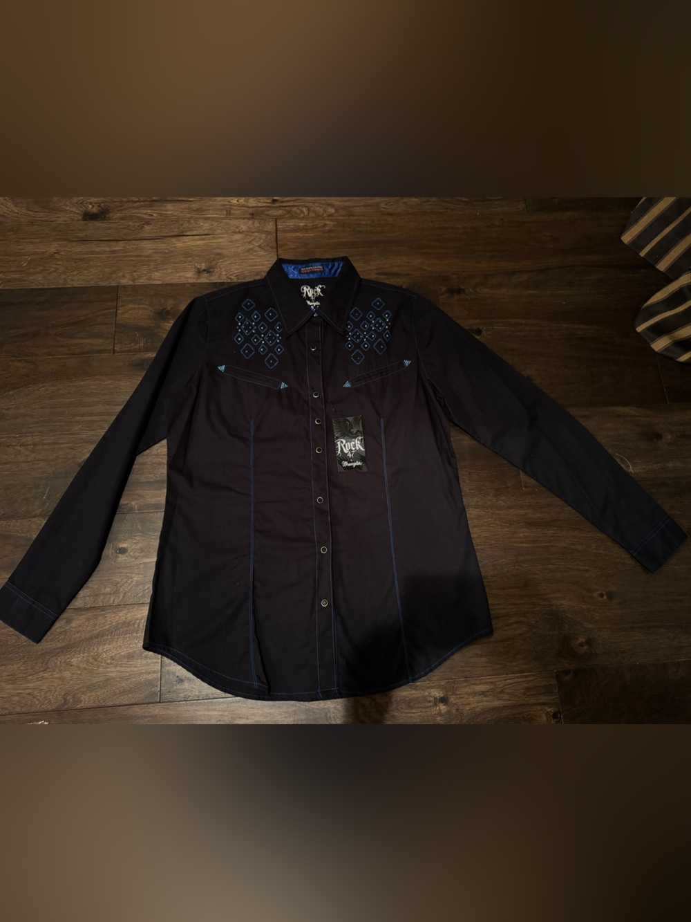 NWT Rock 47 Wrangler Women Button Up Shirt Black With Blue Design Size Large